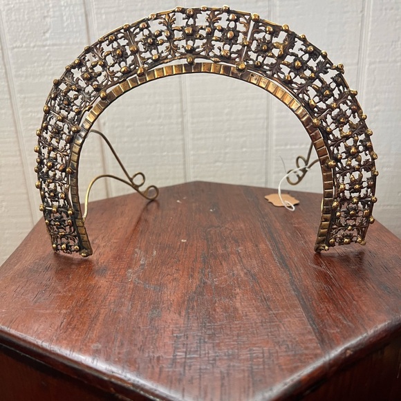 Brass metal crown
Handmade from Madrid Spain - Picture 3 of 8